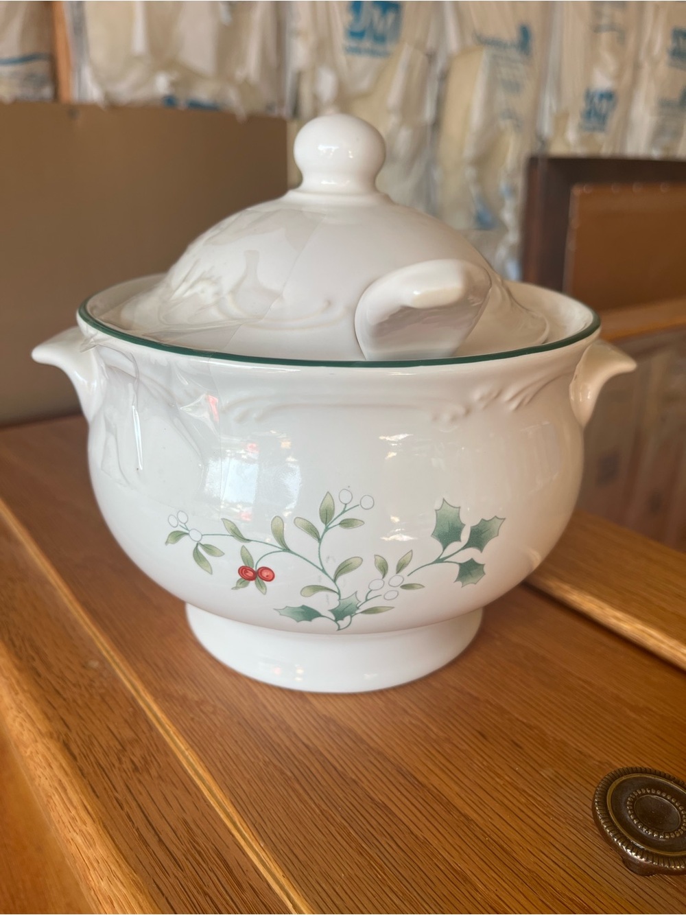 Pfaltzgraff Winter Berry  Ceramic Covered Soup Tureen